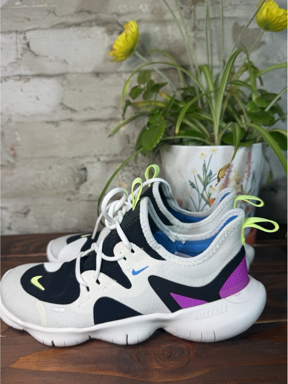 Nike Free Women’s White/Black/Purple/Volt Low Top Lace-Up Logo AR4143-100